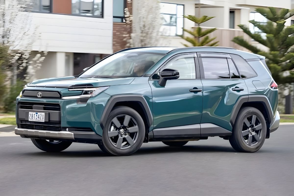 Toyota RAV4 2026 Launched – Powerful Hybrid Engine, Bold SUV Design & Advanced Safety Features